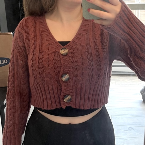 Cable knit crop cardigan - Picture 2 of 8